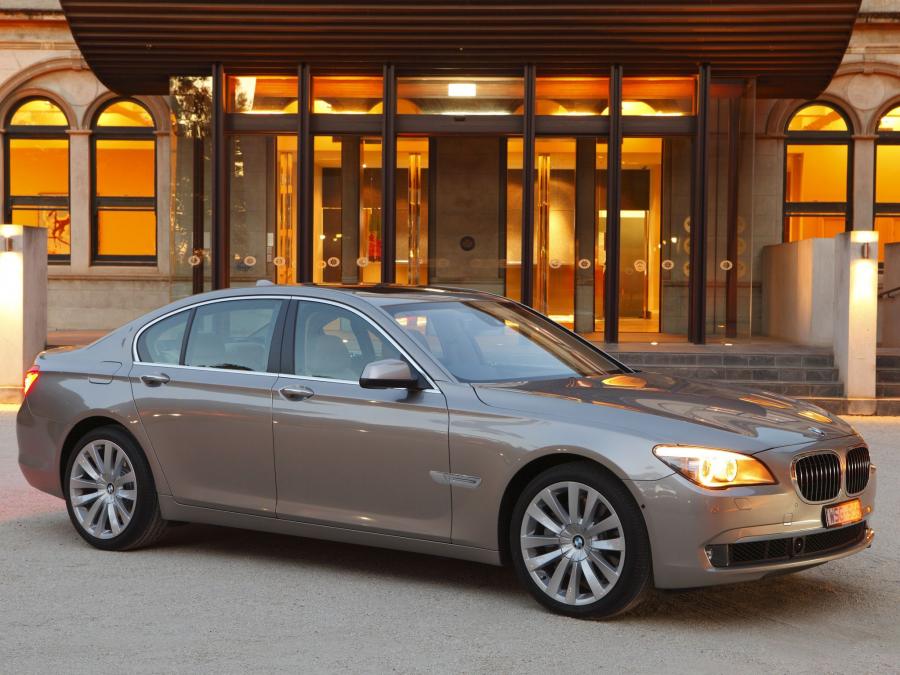  BMW 750i 2008 года  (AU) (фото 12 из 16)